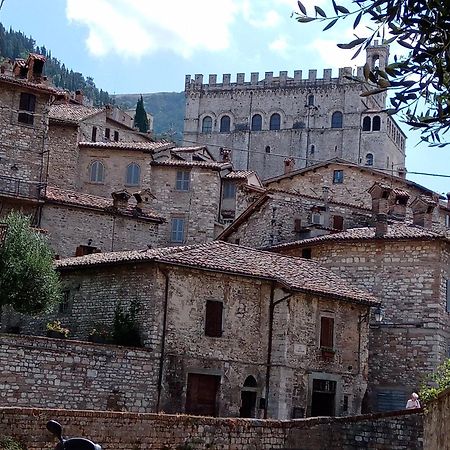 Apartmán La Dimora Di Pietra Gubbio Exteriér fotografie