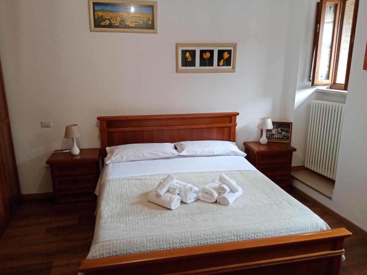 Apartmán La Dimora Di Pietra Gubbio Exteriér fotografie