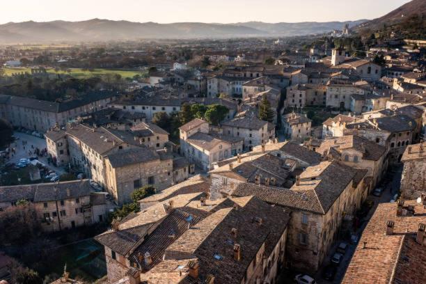 Apartmán La Dimora Di Pietra Gubbio Exteriér fotografie