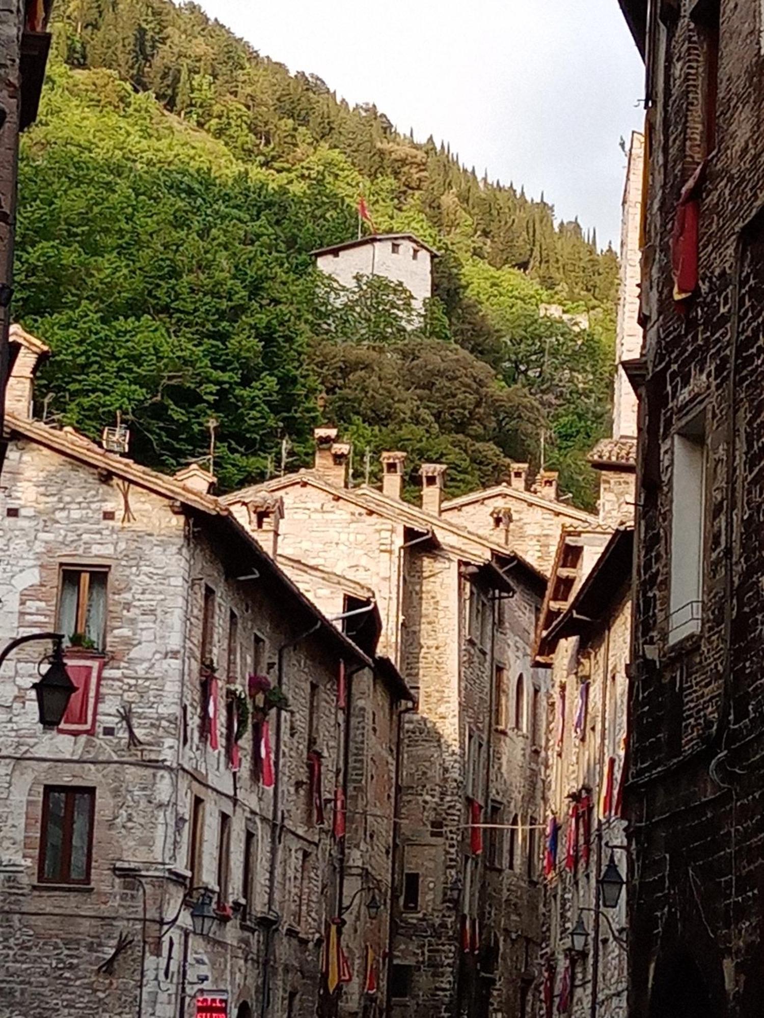 Apartmán La Dimora Di Pietra Gubbio Exteriér fotografie