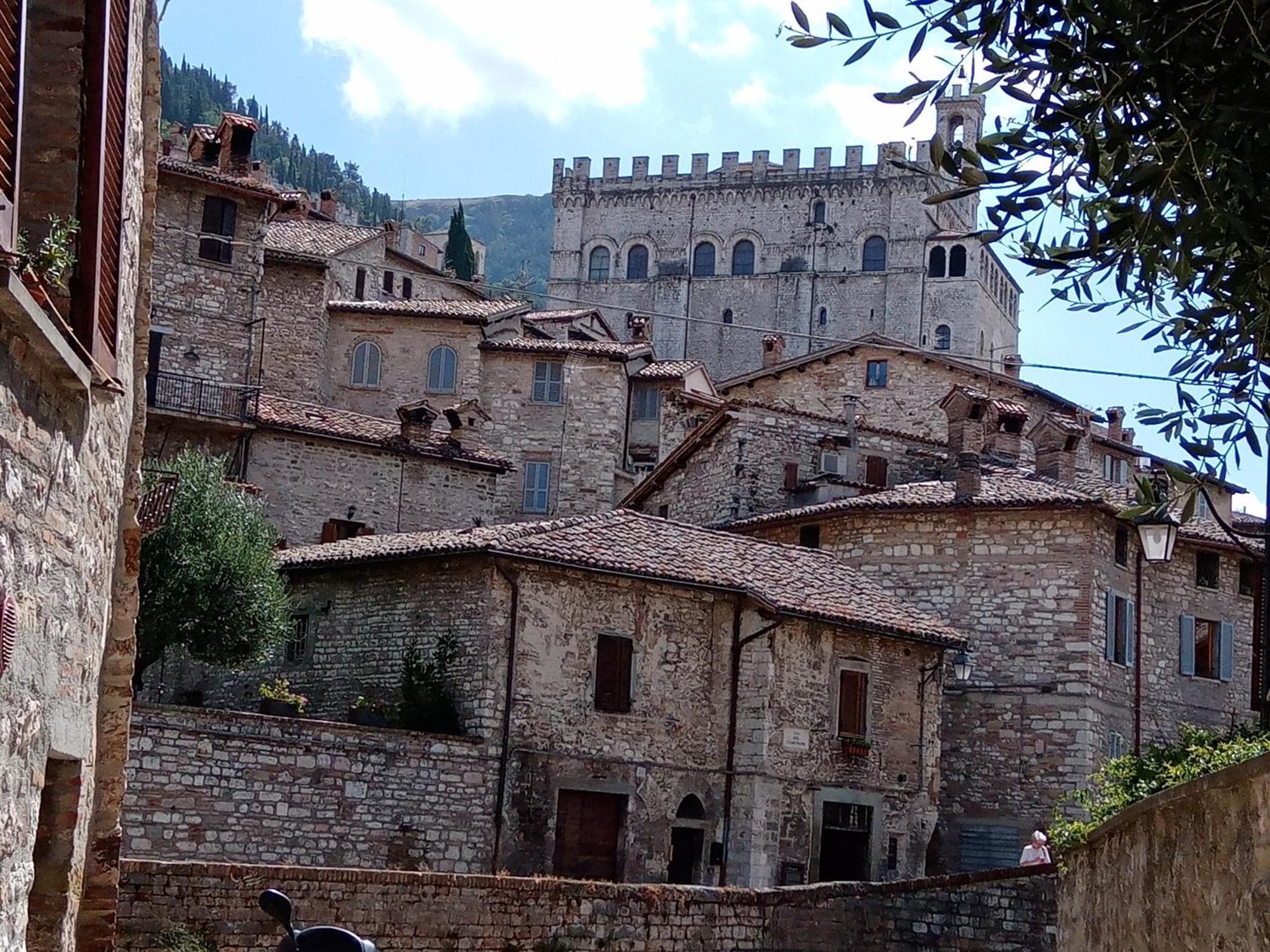 Apartmán La Dimora Di Pietra Gubbio Exteriér fotografie