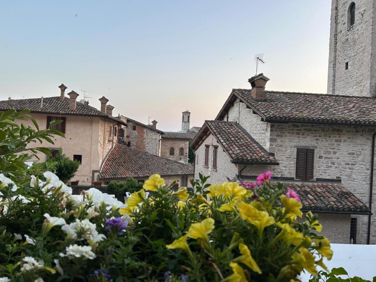 Apartmán La Dimora Di Pietra Gubbio Exteriér fotografie